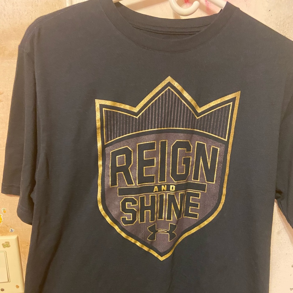Black UnderArmour Graphic T-Shirt“Reign and Shine”